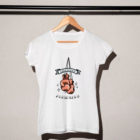 Damska koszulka z nadrukiem PREZENT DLA DZIEWCZYNY Z CHARAKTEREM - M koszulka bokserska prezent dla boksera