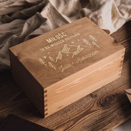 Drewniane pudeko na pamitki lubne NAJWIKSZA PRZYGODA prezent dla mionikw gr pudeko personalizowane