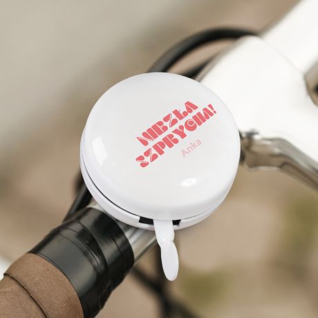 Dzwonek rowerowy NIEZ�A SZPRYCHA prezent do roweru dla niej