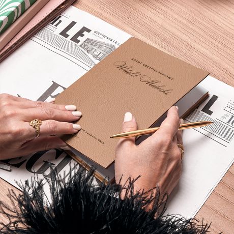 Elegancki notes z grawerem CHRONI� PRZYSZ�O�� prezent dla agenta ubezpieczeniowego notes biznesowy