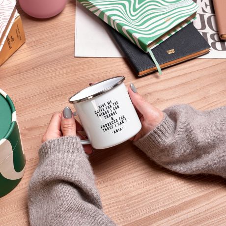 Emaliowany kubek dla kawoszki GIVE ME COFFEE