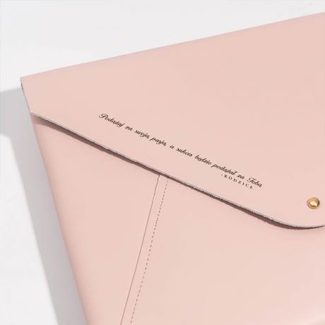 Personalizowany case do laptopa PREZENT Z OKAZJI UKOCZENIA STUDIW rowy 