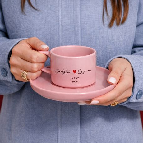 Fili�anka personalizowana z talerzykiem PREZENT NA ROCZNIC� �LUBU fili�anka r�owa fili�anka z talerzykiem