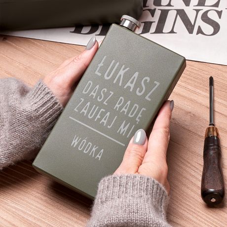 Grawerowana piersiwka ZAUFAJ prezent dla przyjaciela piersiwka z grawerem personalizowany prezent dla przyjaciela