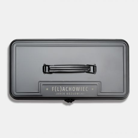 Grawerowana skrzynka metalowa na narzdzia FLACHOWIEC