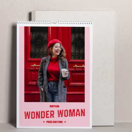 Fotokalendarz WONDER WOMAN pomys na prezent dla kobiety