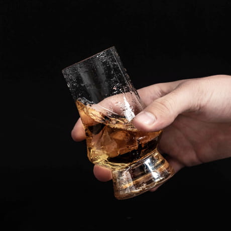 Profesjonalny kieliszek do whisky z pokrywk