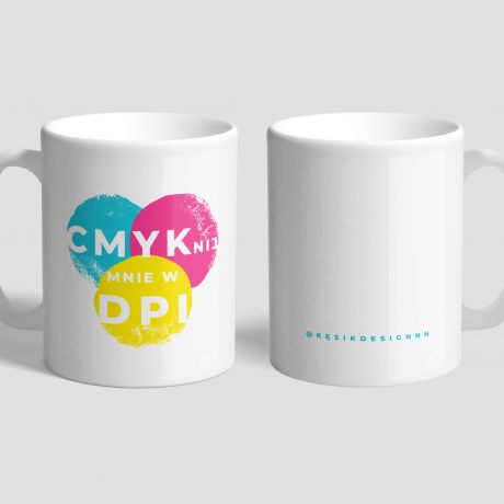 Kubek z nadrukiem CMYKNIJ MNIE W DPI prezent dla grafika