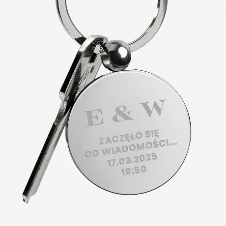 Metalowy brelok dla chopaka ZACZEO SI OD WIADOMOCI