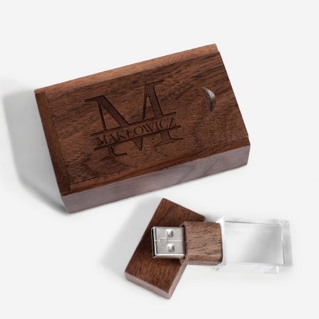 Pendrive drewniany MONOGRAM przydatny prezent dla szefa