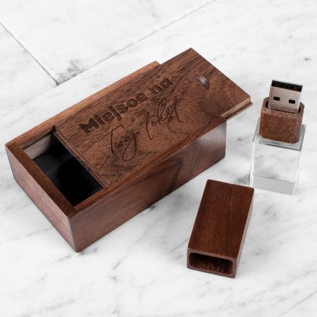 Pendrive w pudeku z grawerem TWJ TEKST