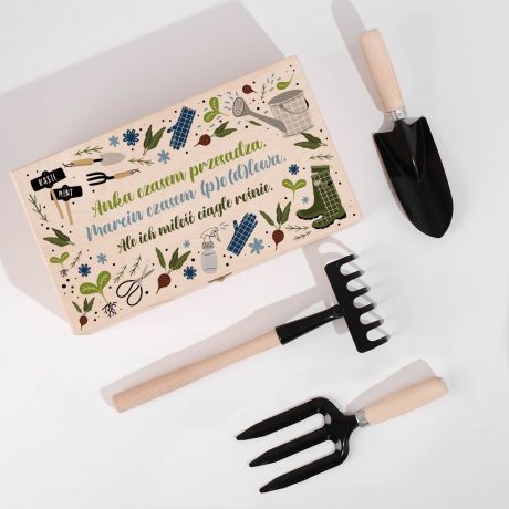 Prezent rocznicowy dla ogrodnik�w CZASEM PRZESADZA CZASEM PODLEWA narz�dzia ogrodowe