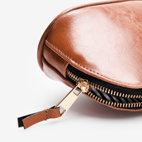 Sk�rzana kosmetyczka na kosmetyki SPӬNIENIE prezent dla kole�anki prezent dla kobiety personalizowana kosmetyczka