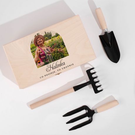 Skrzynka z narz�dziami ogrodowymi PREZENT DLA MI�O�NICZKI OGRODU ze zdj�ciem