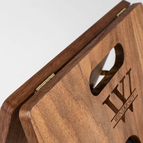 Stojak na wino grawerowany Z MONOGRAMEM elegancki prezent