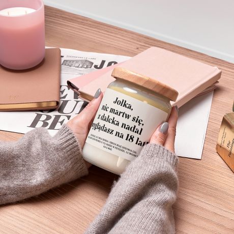 wieca personalizowana WYGLDASZ NA 18 prezent na urodziny dla niej prezent na 18 urodziny prezent na osiemnastk
