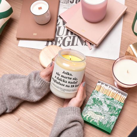 wieca personalizowana WYGLDASZ NA 18 prezent na urodziny dla niej prezent na 18 urodziny prezent na osiemnastk