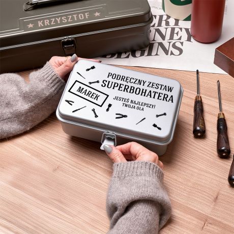 Szara skrzynka metalowa SUPERBOHATER prezent dla ma
