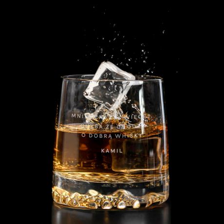 Stylowa szklanka do whiskey dla minimalisty MNIEJ ZNACZY WICEJ