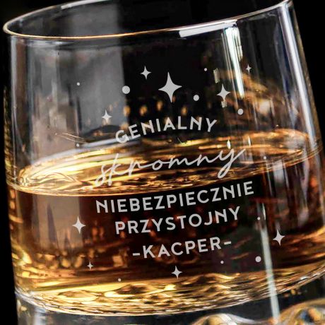 Szklanka do whisky NIEBEZPIECZNIE PRZYSTOJNY prezent dla ch�opaka