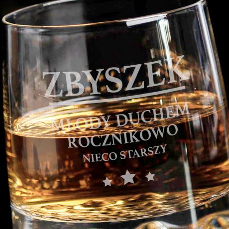 Grawerowana szklanka do whisky MŁODY DUCHEM prezent na urodziny dla faceta