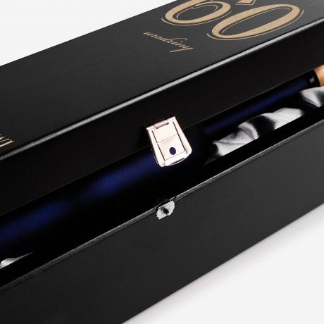 W�dka w skrzynce z grawerem ELEGANCKI PREZENT NA 60 URODZINY DLA MʯCZYZNY w�dka na prezent