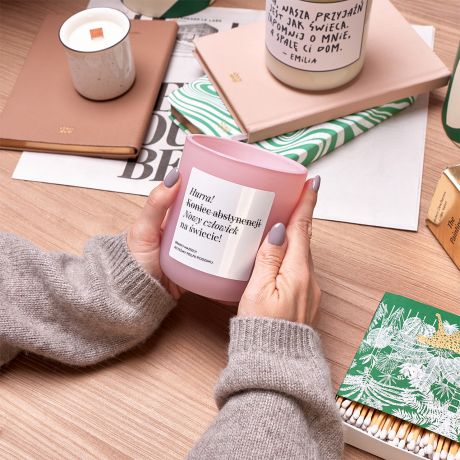 �wieca zapachowa �MIESZNY PREZENT DLA M�ODEJ MAMY