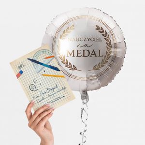 Balon napeniony helem + kartka NAUCZYCIEL NA MEDAL prezent dla nauczyciela matematyki