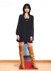 Dekoracja kartonowa HONG EUN-CHAE 58cm x 172cm stand kartonowy kartonowa posta�