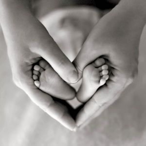 Kartka z okazji narodzin dziecka NEW BABY- HANDS AND FEET