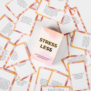 Karty STRESS LESS prezent dla zestresowanej osoby