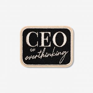 Naszywka CEO OF OVERTHINKING upominek dla my�liciela haftowana naszywka naszywka z napisem zabawny prezent