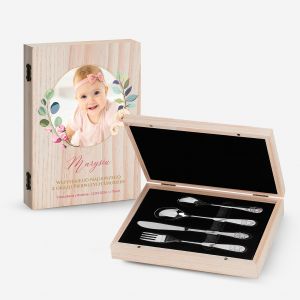 Sztu�ce na roczek w drewnianym pude�ku PREZENT NA ROCZEK DZIEWCZYNKI sztu�ce na prezent sztu�ce dla dziecka