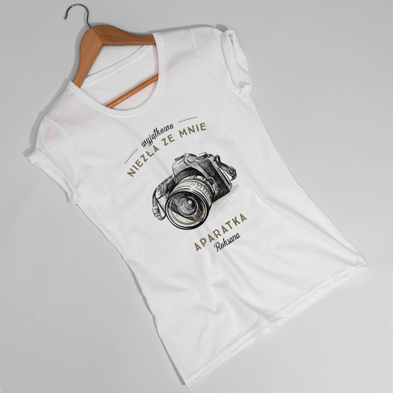 Koszulka damska z nadrukiem APARATKA prezent dla fotografki - M