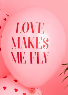 Balony z nadrukiem LOVE MAKES ME FLY na Walentynki (50szt.)