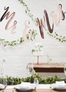 Girlanda z napisem Mr & Mrs dekoracja lubna rose gold