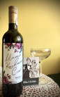 Zdjcie osoby, ktra kupia Czerwone WINO DLA MAMY z personalizowan etykiet